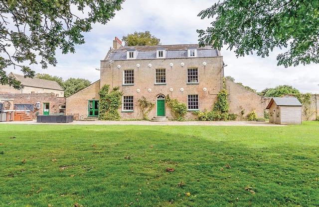 9 bedroom accommodation in Three Holes, near Downham Market