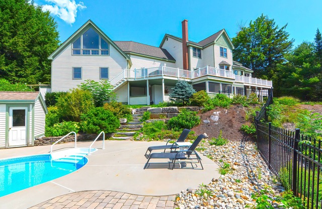 9 Bedroom Estate, Sleeps 24, Heated Pool, Hot Tub, Movie Theater, Game Room