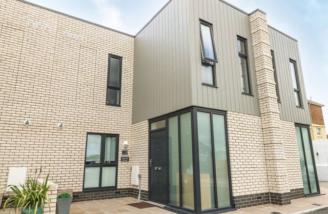 9 BREAKWATER WAY, family friendly, with a garden in Sandown