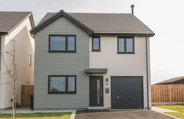 9 GWEL-YR-WYDDFA, pet friendly, luxury holiday cottage in Llanfaelog