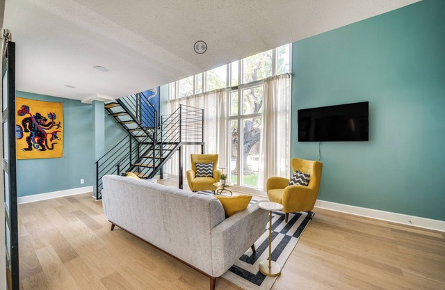 9 Mi to Dtwn Dallas: Condo w/Patio!