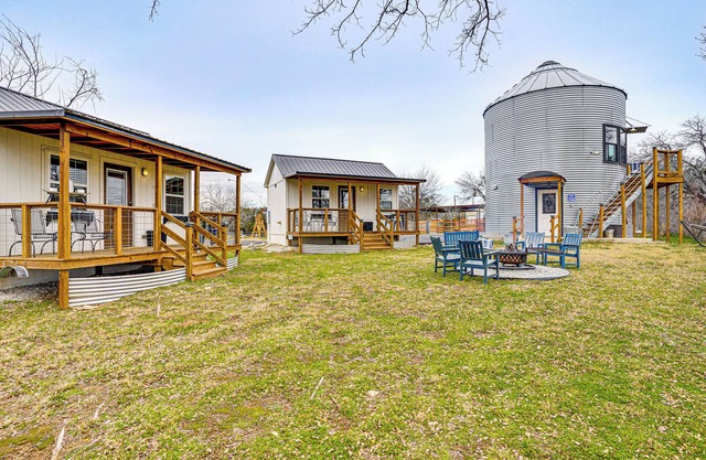 9 Mi to Dtwn Granbury: Getaway w/Water Views