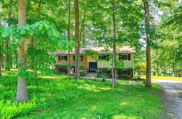 9 Mi to Historic District: Ellicott City Home!