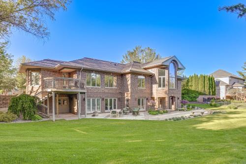 9 Mi to SVSU Family Home with Deck and Yard