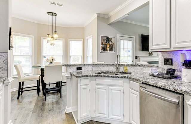 9 Mi to Uptown: Abode w/Hot Tub in Charlotte!