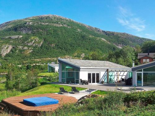 9 person holiday home in Inndyr