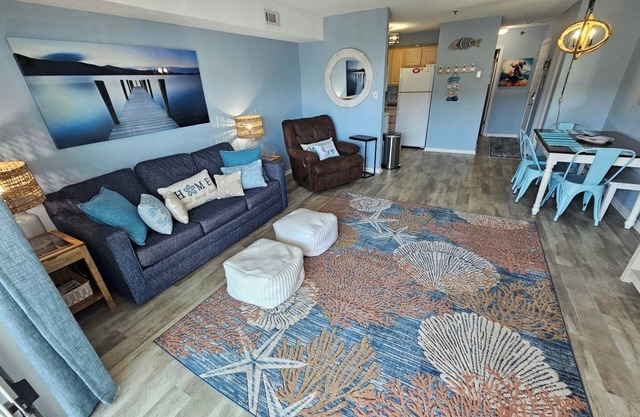 90 Steps from the beach! Pet friendly in off season. Indoor Pool and Game Room