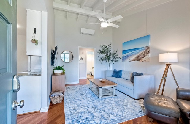 90 Walk Score l Steps to Beach & Dining | Parking