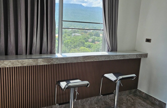 902/2 91 sm fully renovated spacious apartment, in the hearth of Chiang Mai.