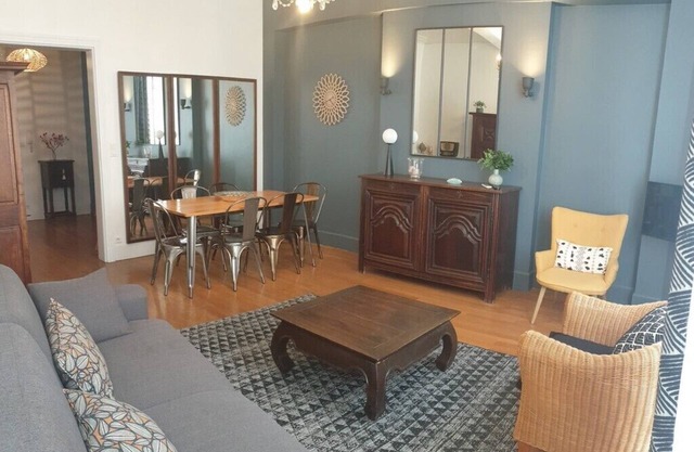 90m2 apartment at the foot of the Cathedral in the Episcopal City (UNESCO)
