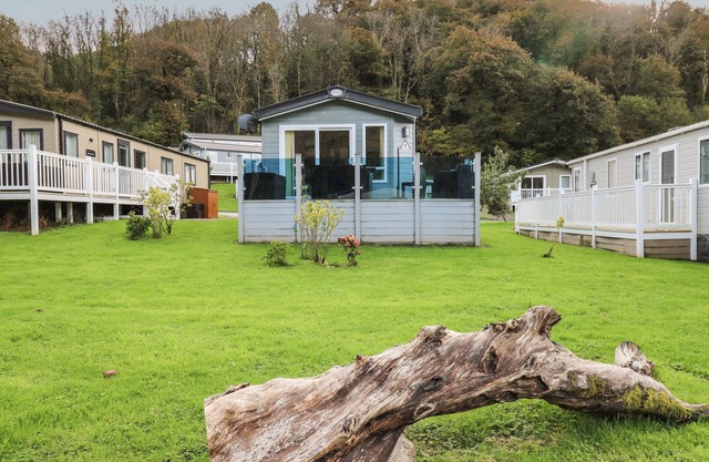 95 HAFAN TAFFY, pet friendly, with a garden in Llanarth