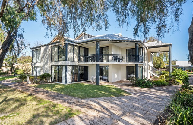 98 Steps to the Beach – 2BR Coastal Getaway