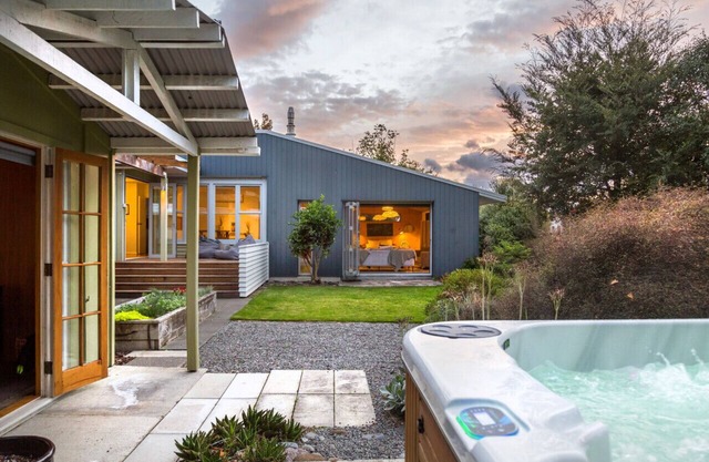 9M · Family Retreat, Martinborough