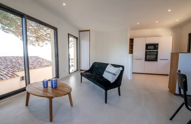 A 3 minute walk from the beach magnificent duplex t3 LE ST TROPEZ