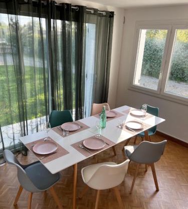 A 30 min de l'île aux Mimosa Maison Vendéenne avec Jardin