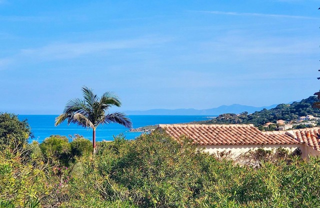 A 300 Mètres de la Superbe Plage de Sant'ambroggio, Dans un Quartier Calme