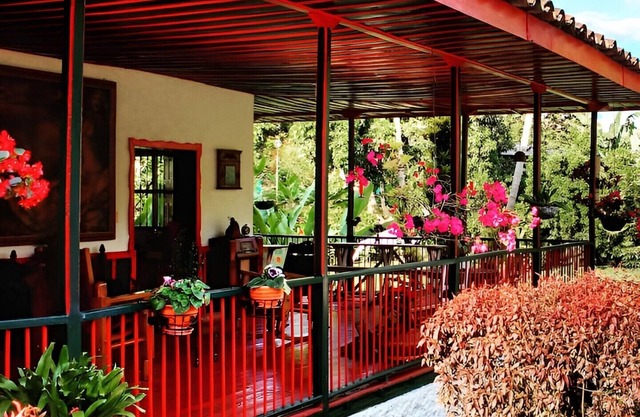 A 5 Minutos del Parque del Café. Casa Tradicional con los mas Bellos Jardines