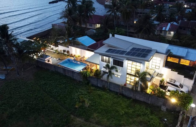 A beach house (shared space) and a romantic place during sunset!
