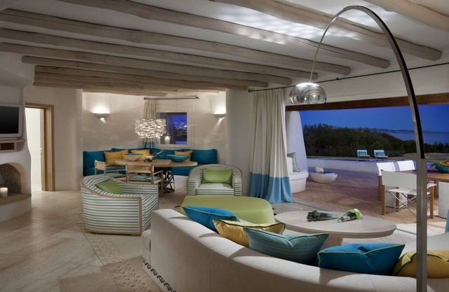 A beautiful 6 bedroom Villa in the Caribbean with your own private swimming pool