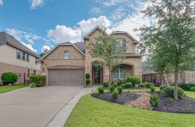 A Beautiful House in The Woodlands, Texas / Hermosa casa en la Ciudad