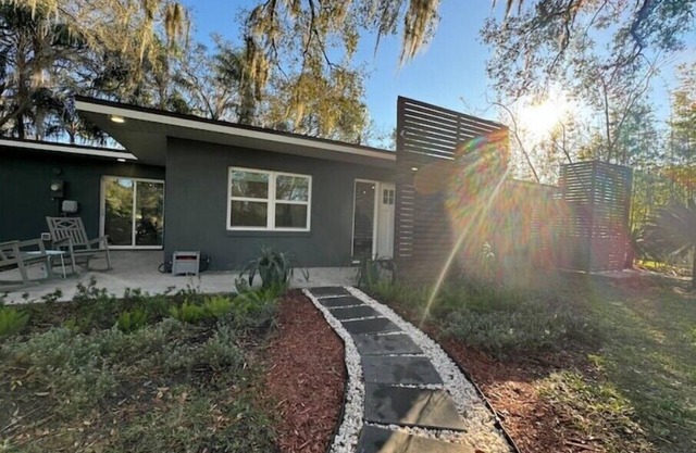 A beautiful lakeside retreat for the whole family, even your pets!n