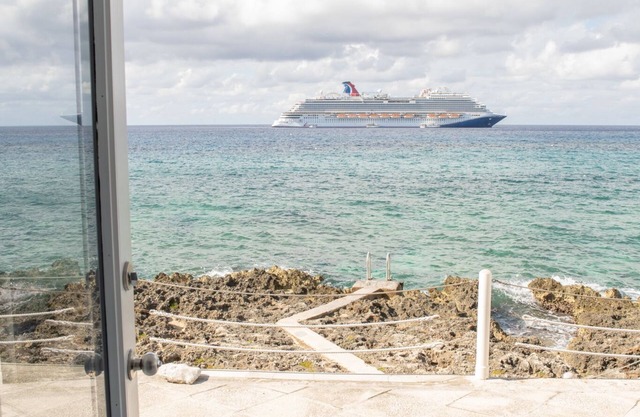 A beautiful oceanfront condo in the heart of George Town