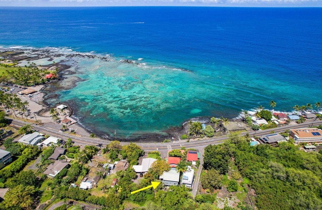 A Beautiful View Beach House at Kahalu'u Bay! Snorkeling & Surfing ~ Steps Away!
