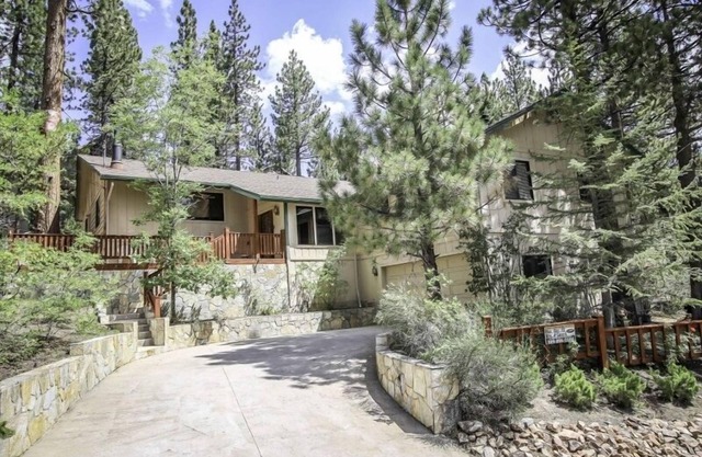 A Big Olympic Getaway 4 Bedroom Apts by RedAwning