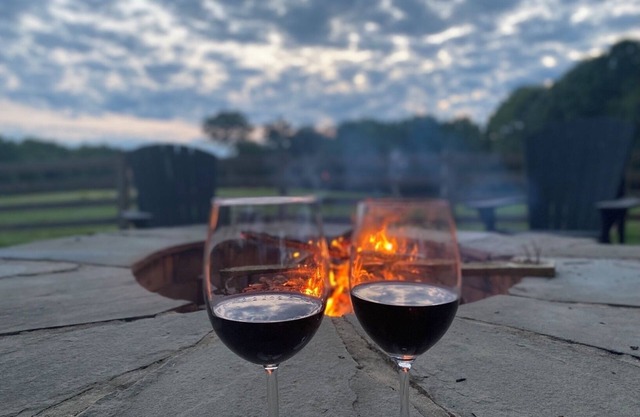 A bougie barn on 50+ acres! Cozy and updated.