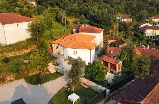 A CASA COM 2 PEREIRAS