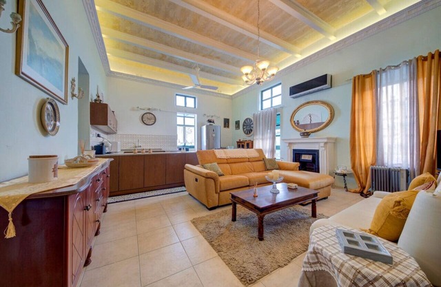 A central authentic Townhouse with Rooftop Bliss