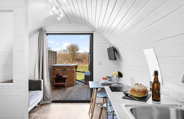 A chalet that sleeps 2 guests in 1 bedroom