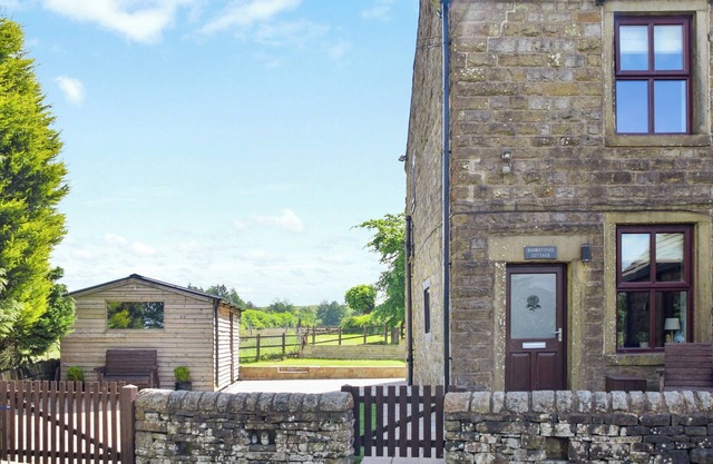 A characterful, pet-friendly escape with local amenities.