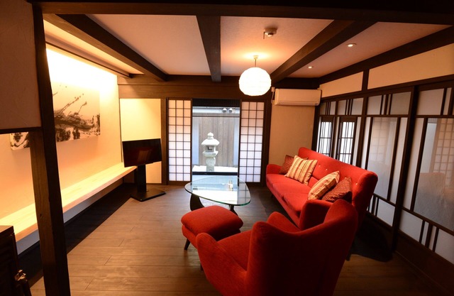 A charming cluster of 5 renovated trad modern houses, Max 30 ppl, "Uan/Tsuki"