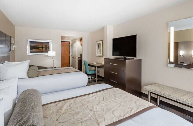 A Charming Group Hideaway! Enjoy Free Breakfast