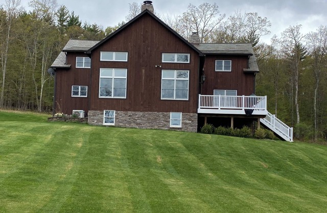 A charming private 3-bedroom country house with scenic views and sprawling lawn