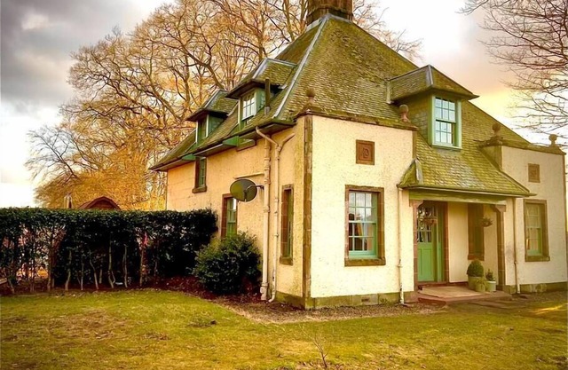A charming, well appointed Edwardian Gate Lodge