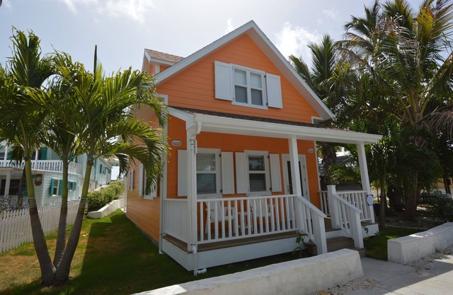 A charmingly peaceful cottage right in the heart of Hope Town!