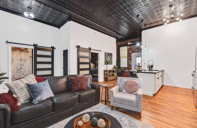 A Cleveland Modern and Historic Apartment Unit 105