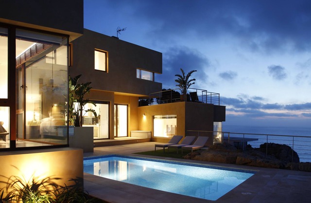 A Cliffside Heaven on the Spanish coast (NY Times)