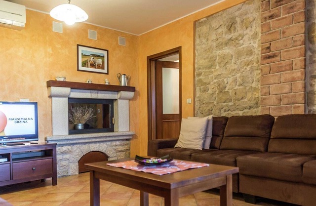 A comfortable holiday home with private pool and garden near the Lim Canal
