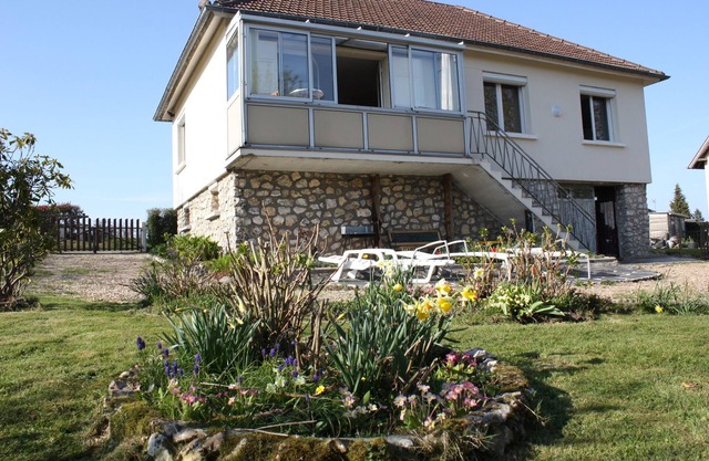 a comfortable house, a garden with terrace, all the gates of Honfleur