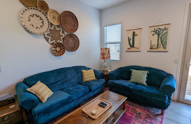 A Comfy & Cozy Southwest Haven! Close to Downtown PHX!