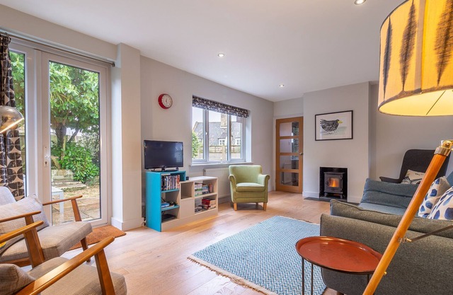 A contemporary, single-storey holiday retreat located in the heart of Snape within strolling distanc