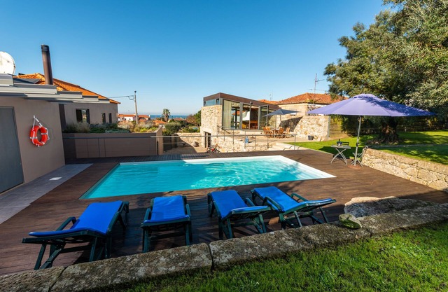 A corner between the mountain and the sea