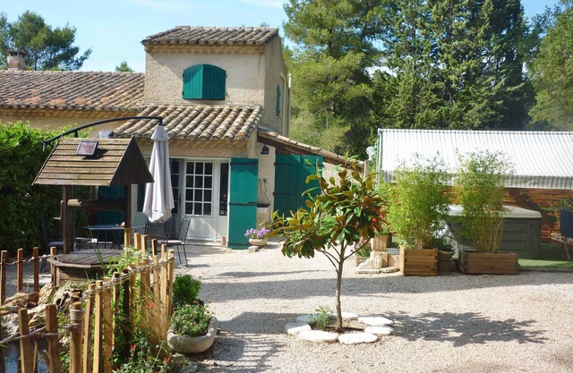 A corner of paradise in the heart of the Alpilles with SPA