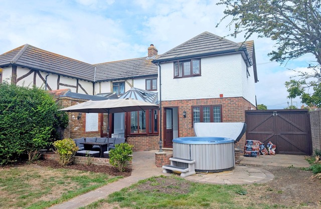 A cottage that sleeps 8 guests in 4 bedrooms