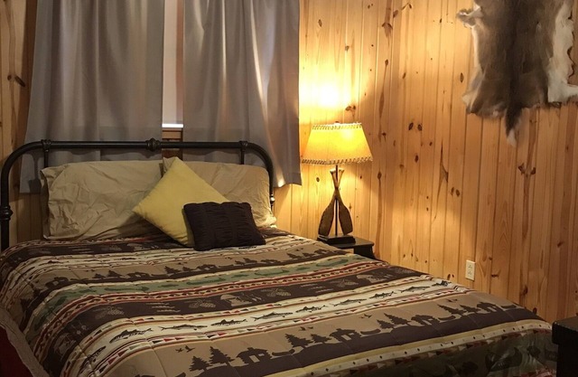 A cozy getaway on the Little Missouri River!