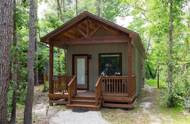 A Cozy Getaway Right on the Water, Two Creeks Crossing Resort