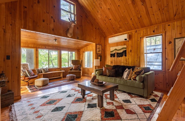 A Cozy Getaway - Waterfront, Fire Pit, Knotty Pine, Kayaks